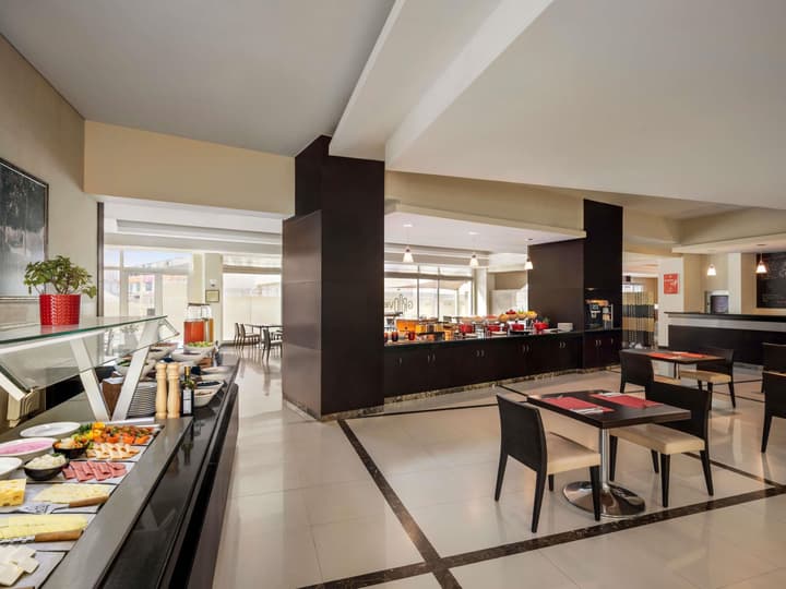 ibis Muscat