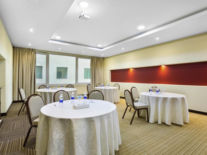 ibis Muscat