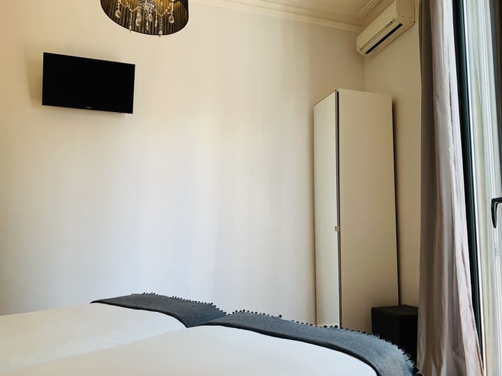 Super Balmes Guest House