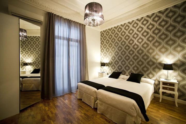 Super Balmes Guest House