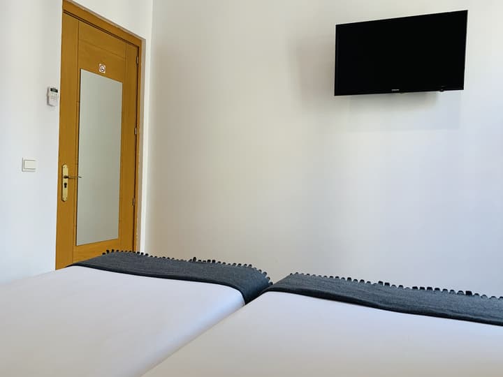 Super Balmes Guest House