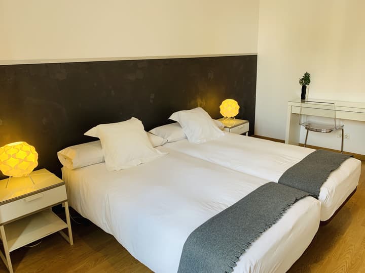 Super Balmes Guest House