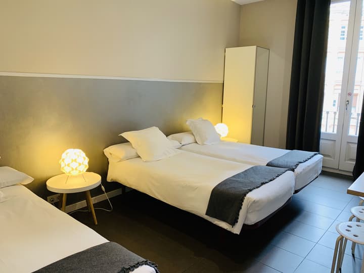 Super Balmes Guest House