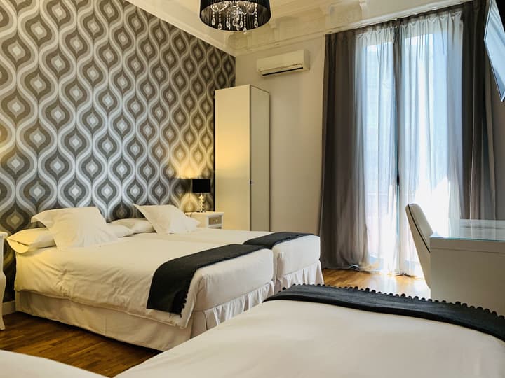Super Balmes Guest House