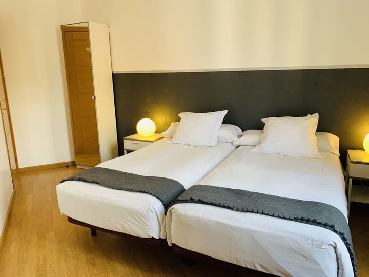 Super Balmes Guest House
