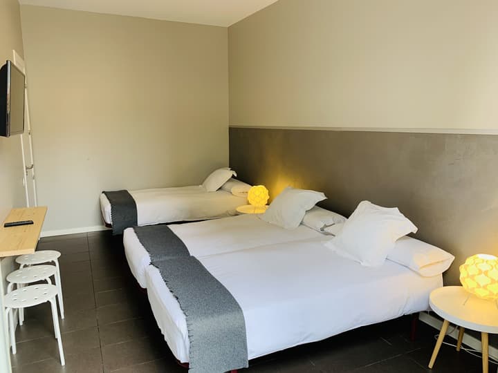 Super Balmes Guest House