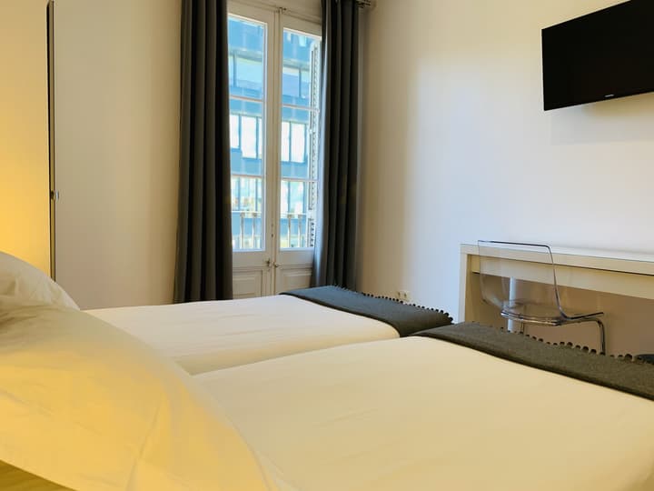 Super Balmes Guest House