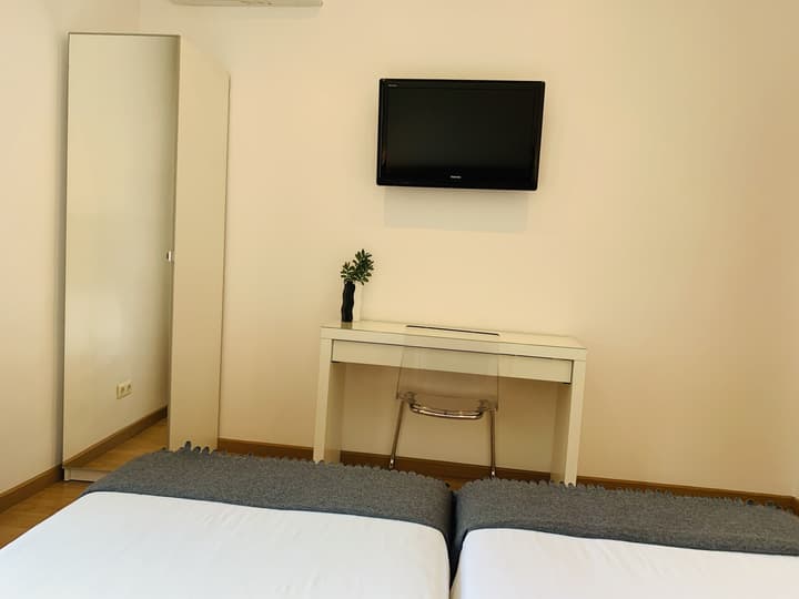 Super Balmes Guest House