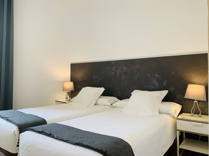 Super Balmes Guest House