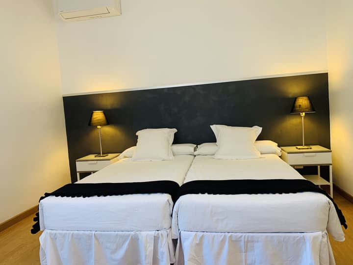 Super Balmes Guest House