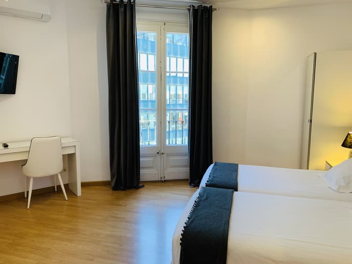 Super Balmes Guest House