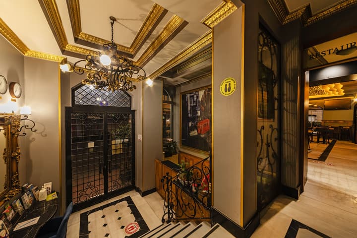 Santa Ottoman Hotel