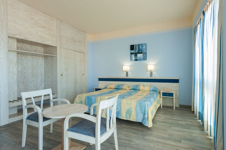 Apartamentos Colón Playa