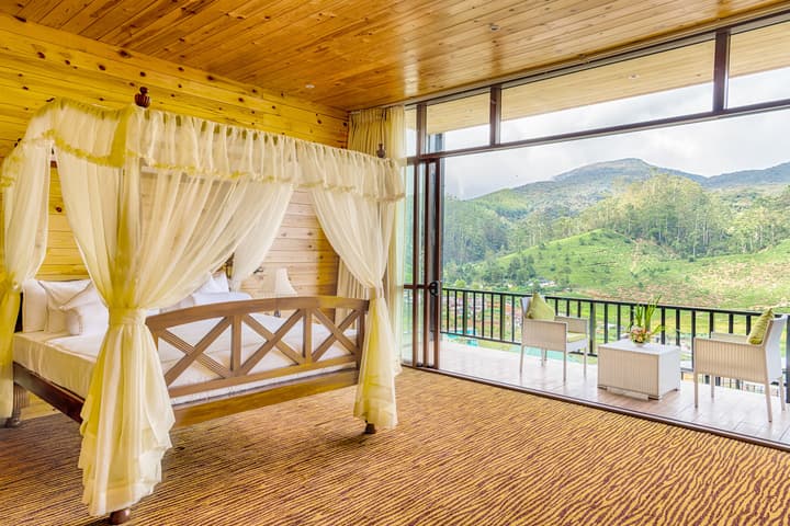 The Golden Ridge Hotel