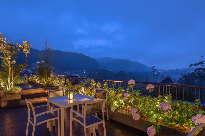 The Golden Ridge Hotel