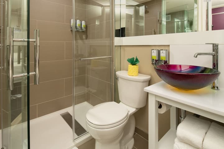 Staypineapple, An Artful Hotel, Midtown