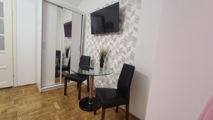 Lorf Hostel&Apartments