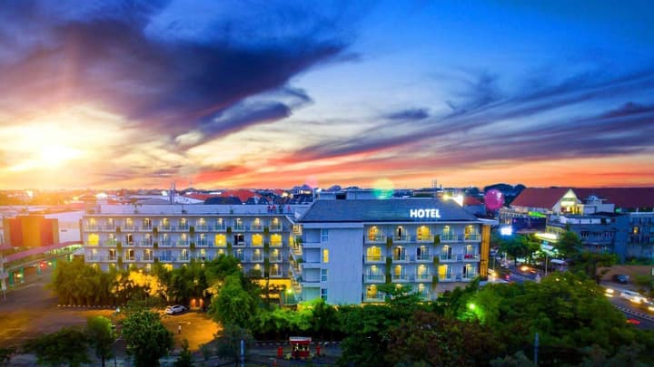Kuta Galleria Hotel