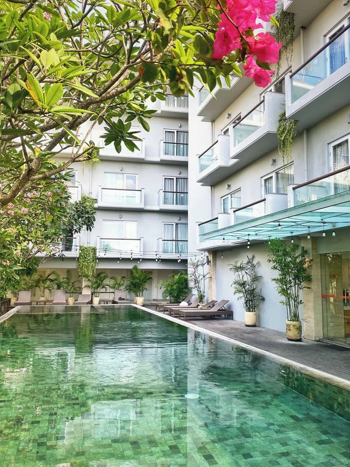 Kuta Galleria Hotel