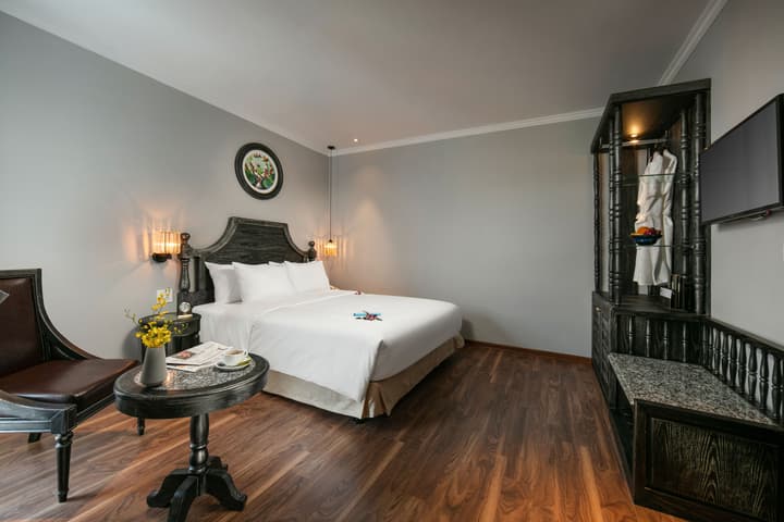 Shining Central Hotel & Spa