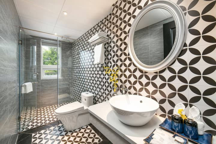 Shining Central Hotel & Spa