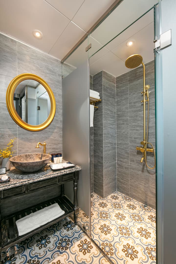 Shining Central Hotel & Spa