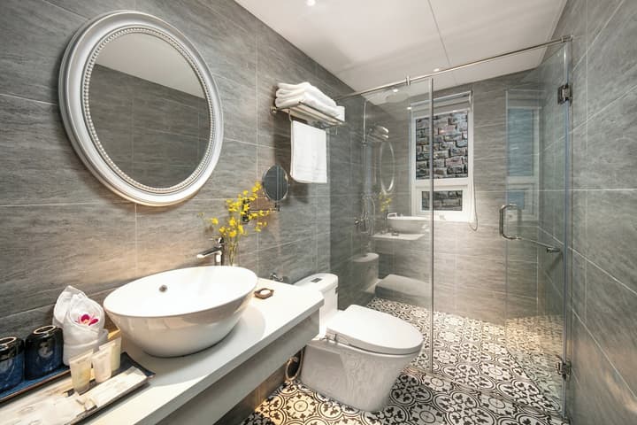 Shining Central Hotel & Spa