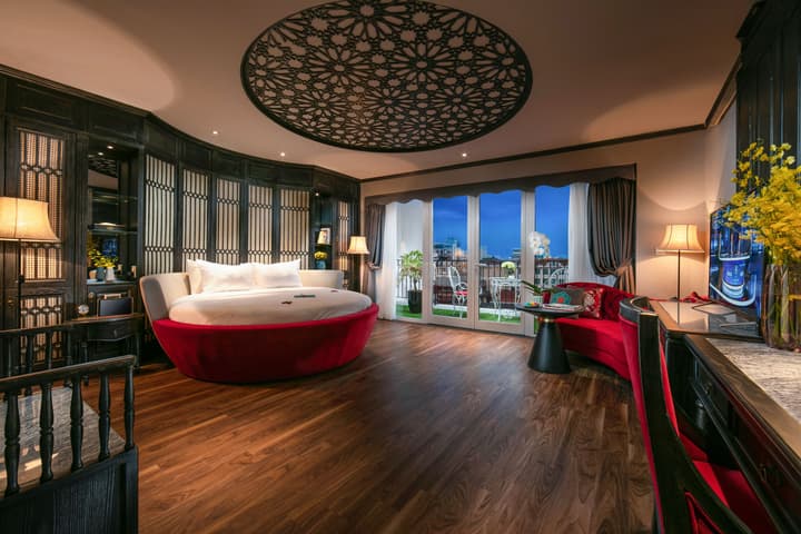Shining Central Hotel & Spa