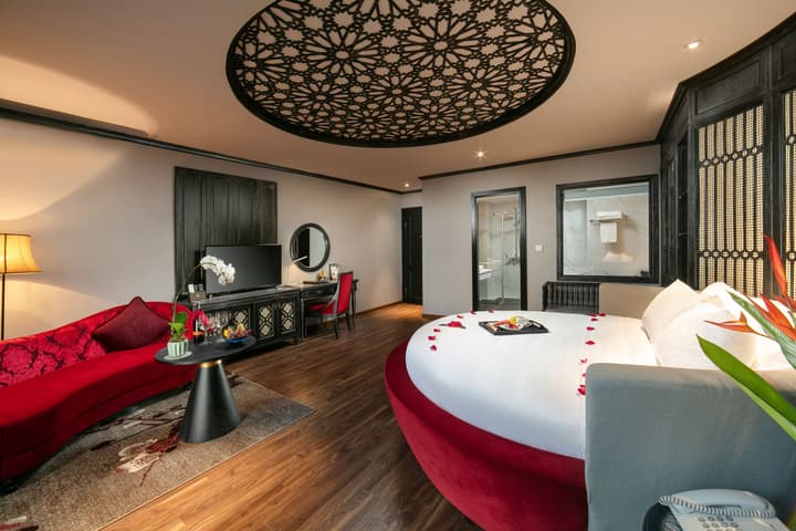 Shining Central Hotel & Spa
