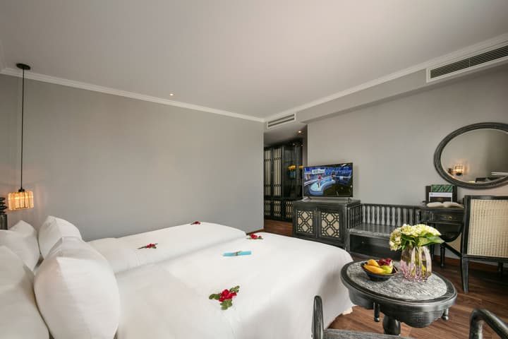 Shining Central Hotel & Spa