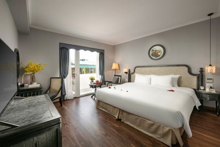 Shining Central Hotel & Spa