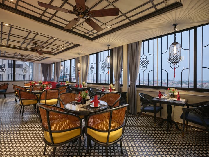 Shining Central Hotel & Spa