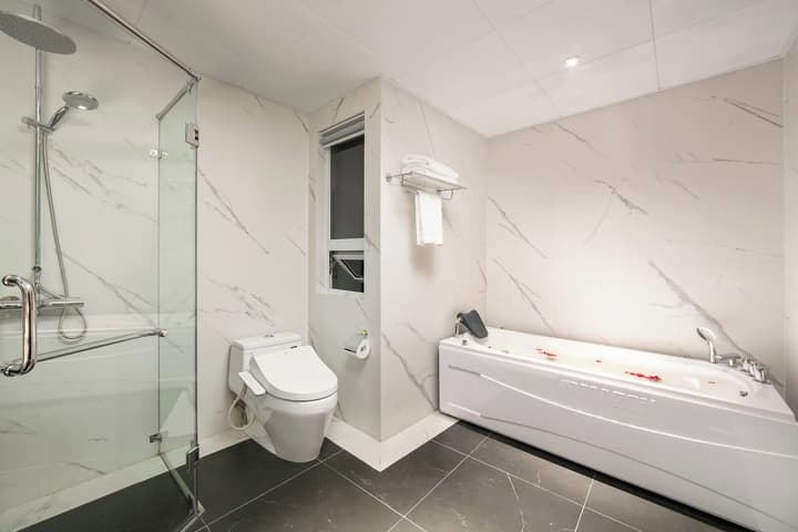 Shining Central Hotel & Spa