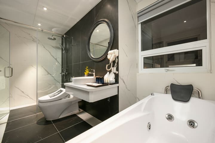 Shining Central Hotel & Spa