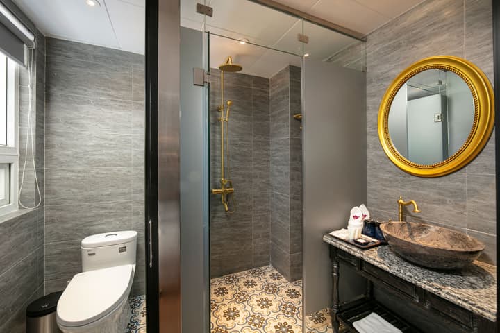 Shining Central Hotel & Spa