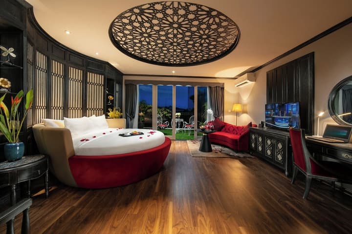 Shining Central Hotel & Spa