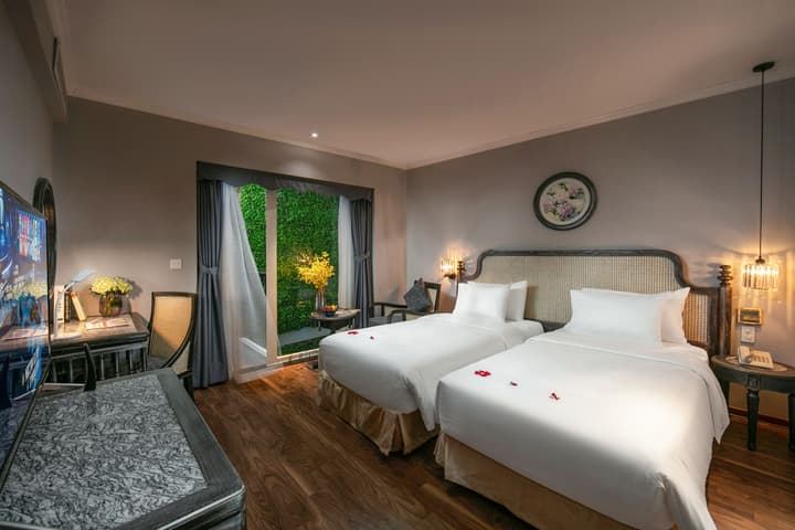 Shining Central Hotel & Spa