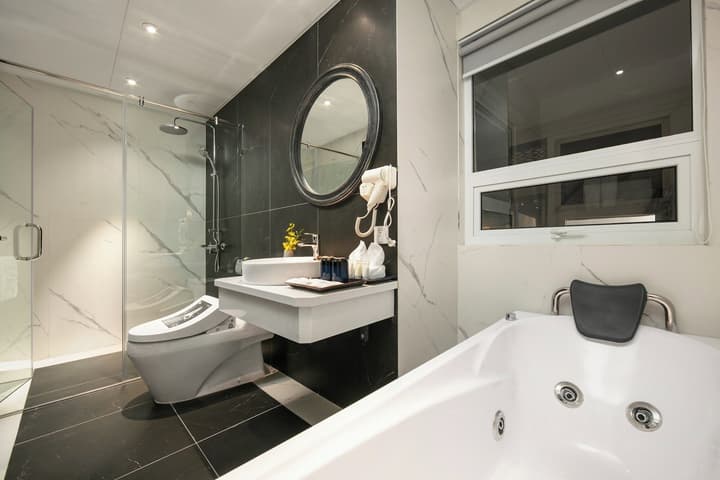 Shining Central Hotel & Spa
