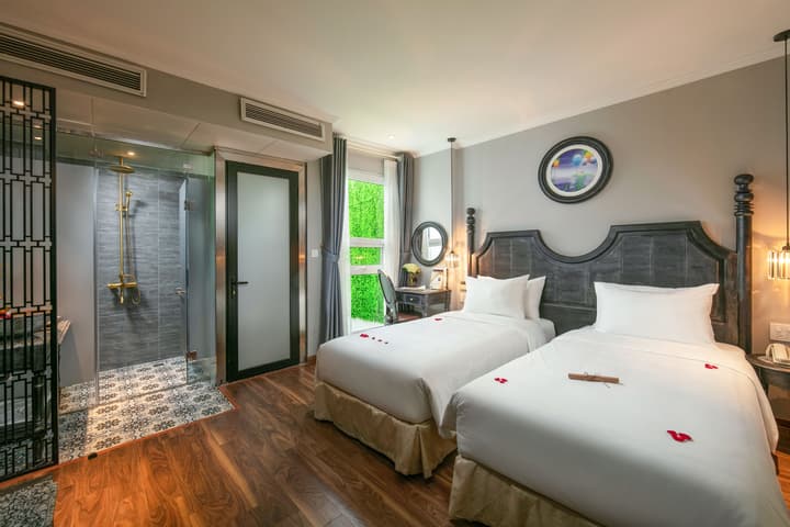 Shining Central Hotel & Spa