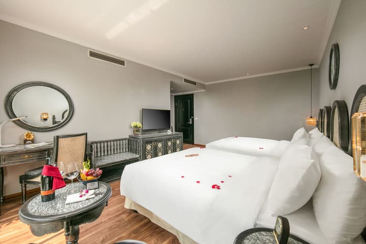 Shining Central Hotel & Spa