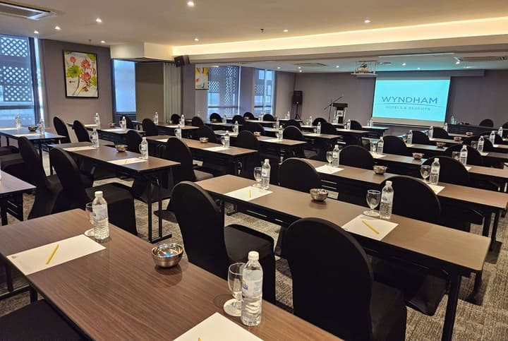 Days Hotel and Suites Fraser Business Park KL