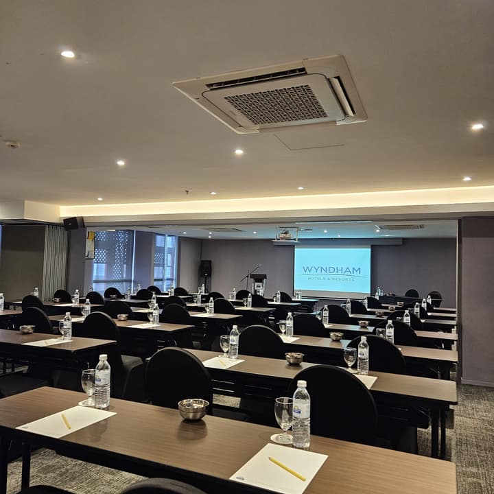 Days Hotel and Suites Fraser Business Park KL