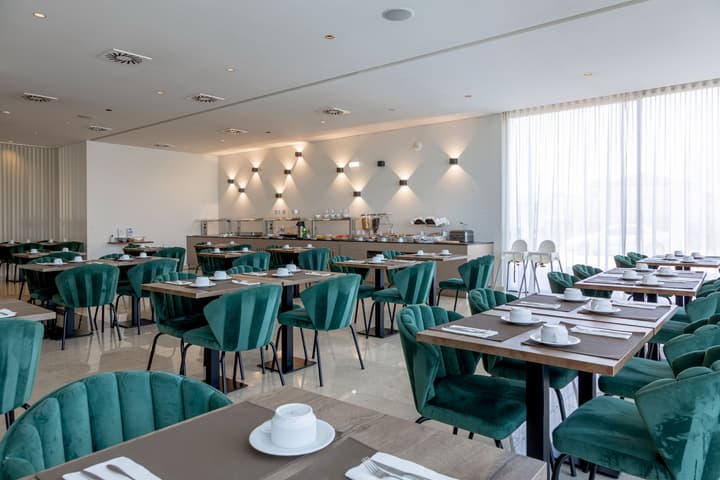 Oporto Airport & Business Hotel