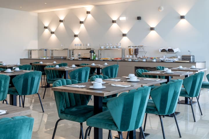 Oporto Airport & Business Hotel