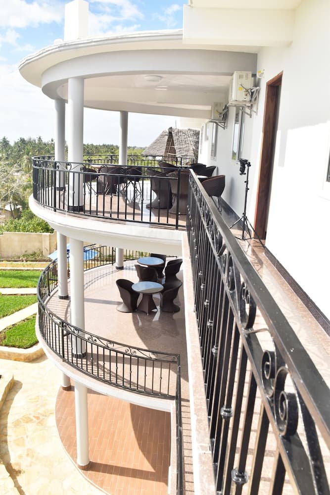Sea Crest Hotel