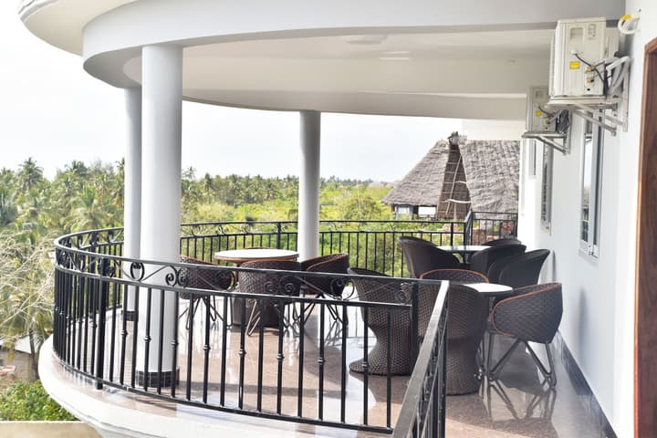 Sea Crest Hotel
