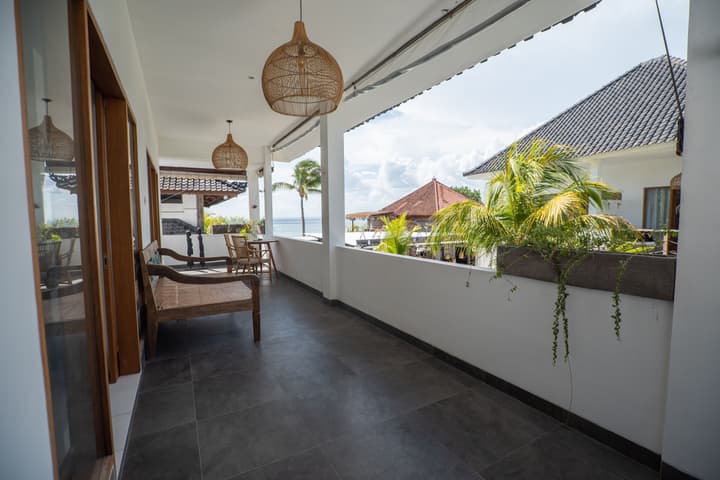 Ohana's Beachfront Resort & Beach Club