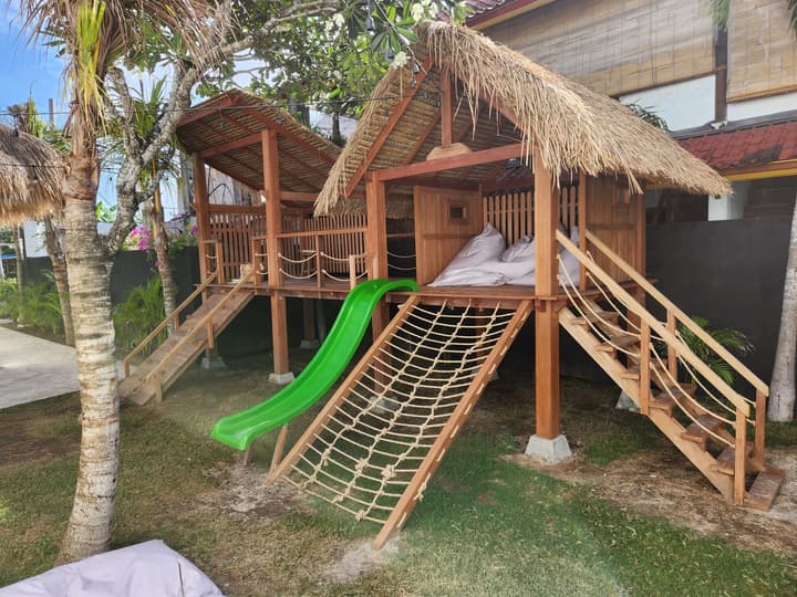Ohana's Beachfront Resort & Beach Club
