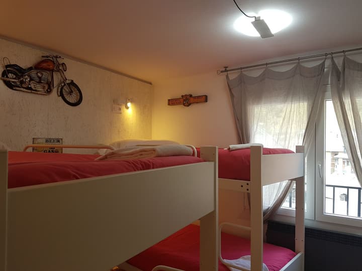 Barri Antic Hostel & Pub