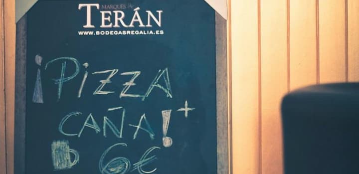 Barri Antic Hostel & Pub